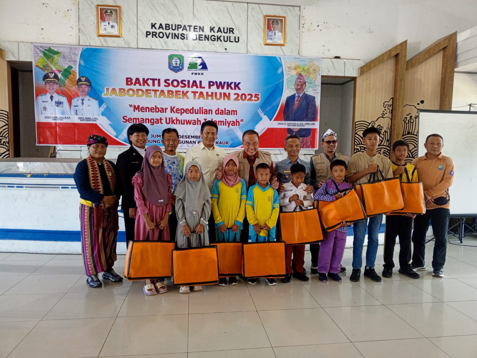 PWKK Jabotabek Tebar Kepedulian di Kaur dengan Bakti Sosial