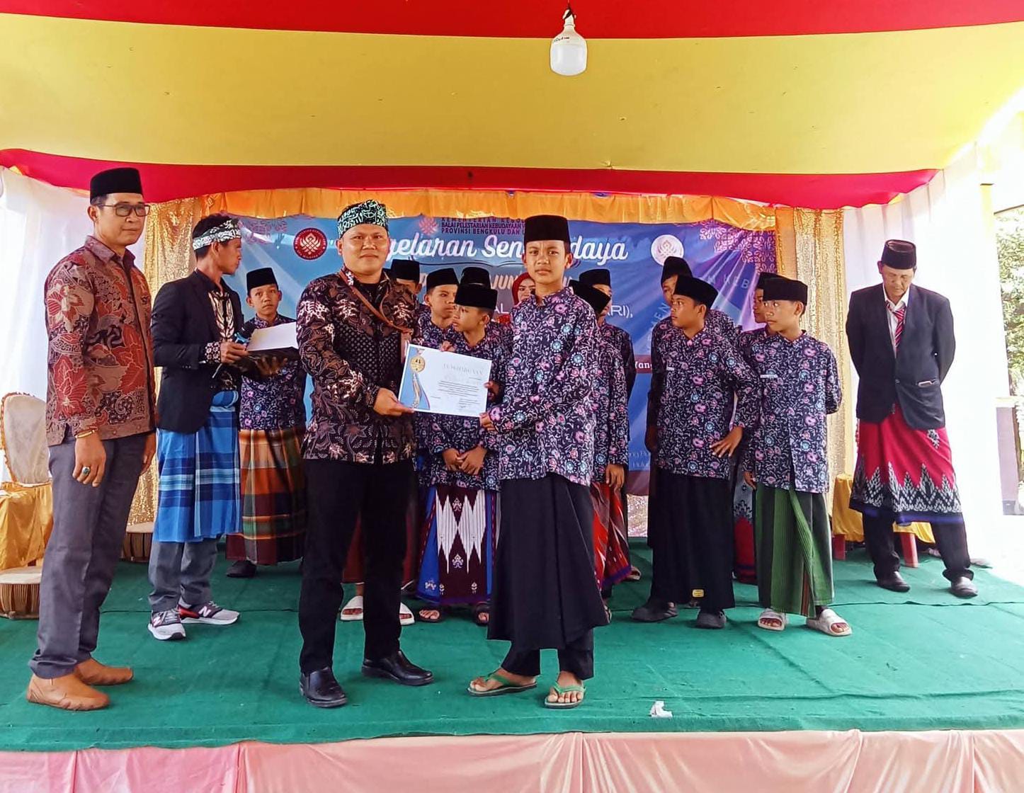 Desa Tanjung Baru Kaur Gelar Pagelaran Seni Budaya Tari Tradisional sangat Meriah