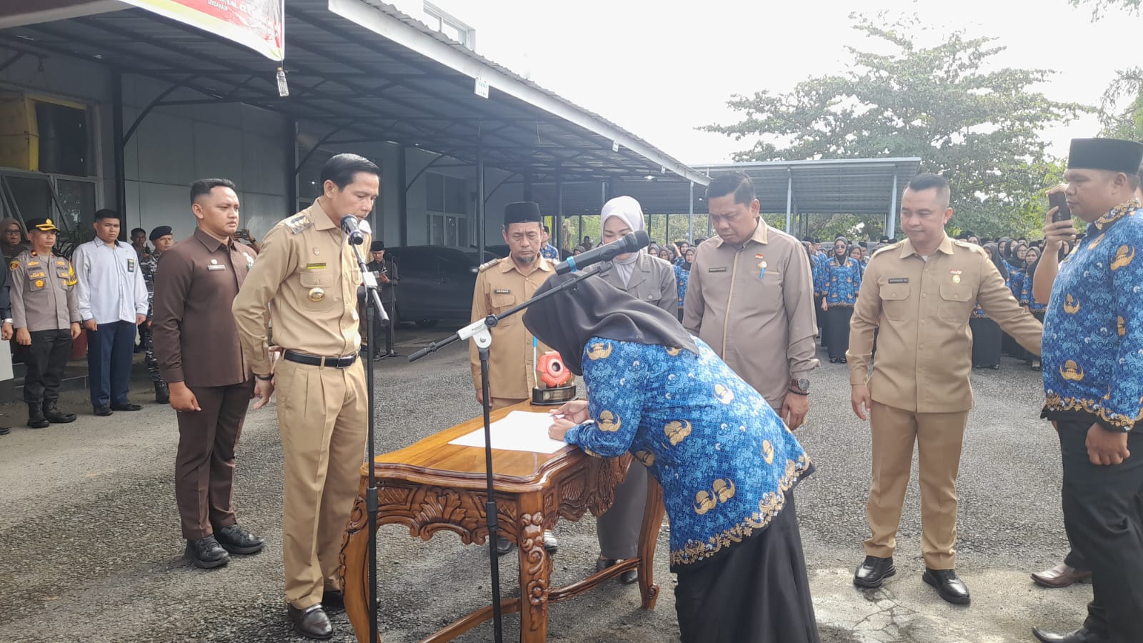Bupati Kaur Gusril Pausi M.AP Kukuhkan 744 P3K Paruh Waktu ; Bupati Tekankan Kinerja dan Komitmen