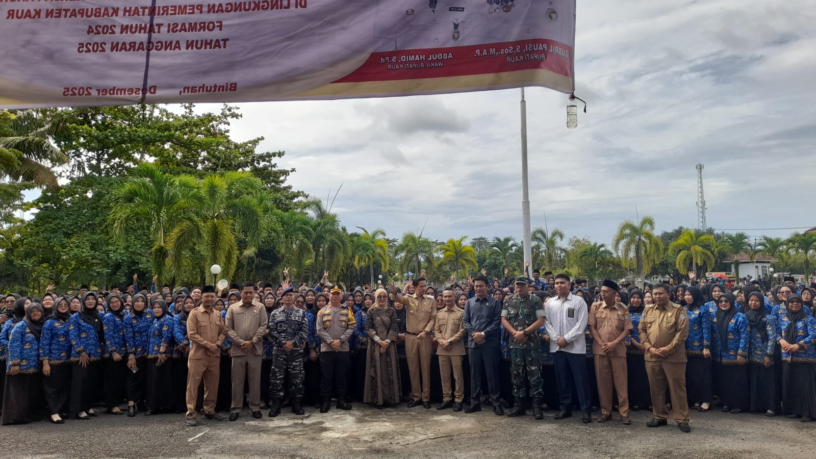 Bupati Kaur Gusril Pausi M.AP Kukuhkan 744 P3K Paruh Waktu ; Bupati Tekankan Kinerja dan Komitmen