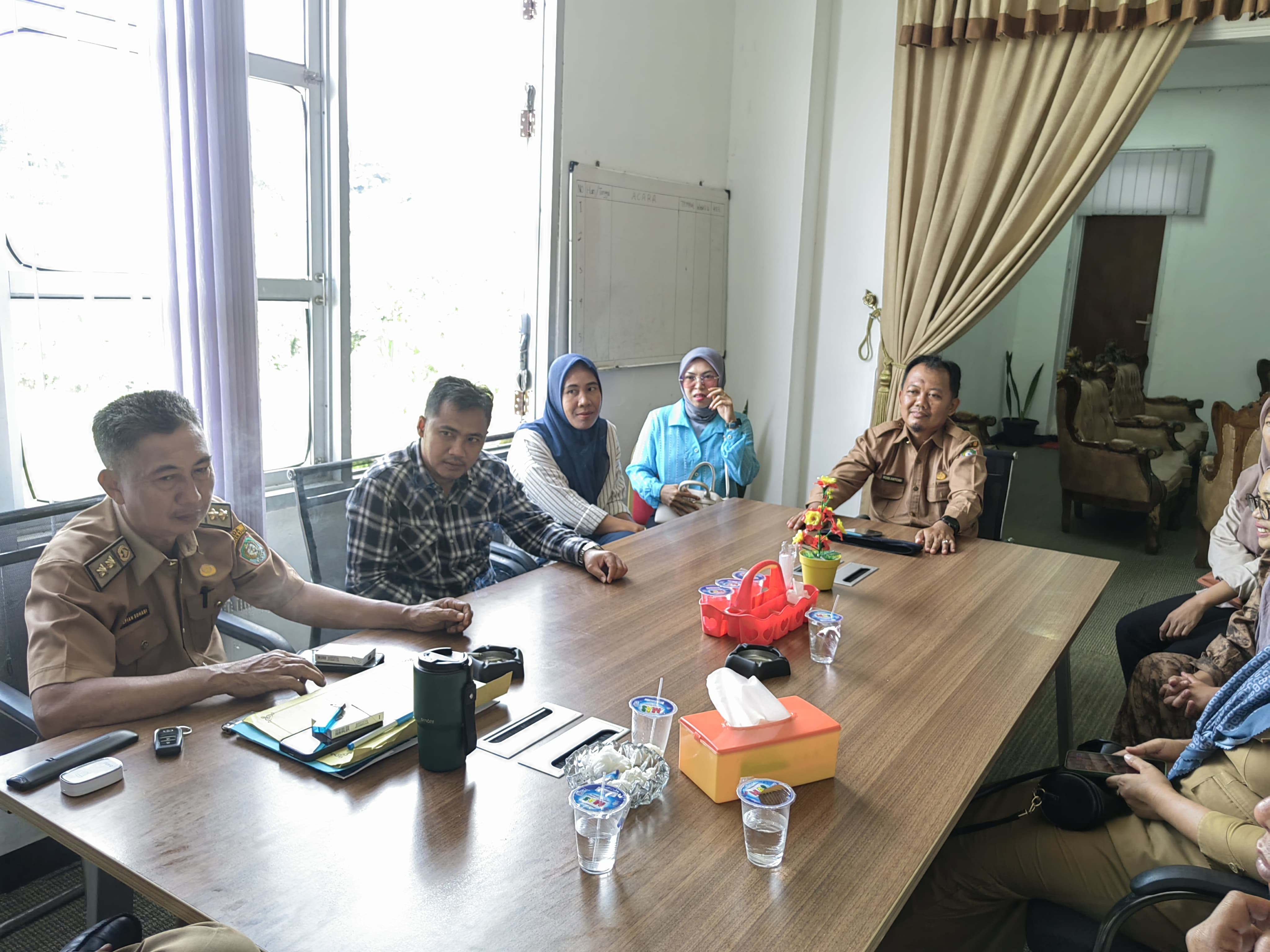 Silaturahmi Honorer R4 Kab Kaur Dengan Sekda ; Aspirasi Disambut Baik