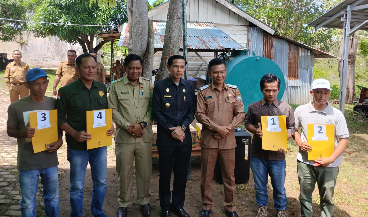 Dorong Swasembada Pangan : Pemkab Kaur Salurkan Traktor Roda Empat