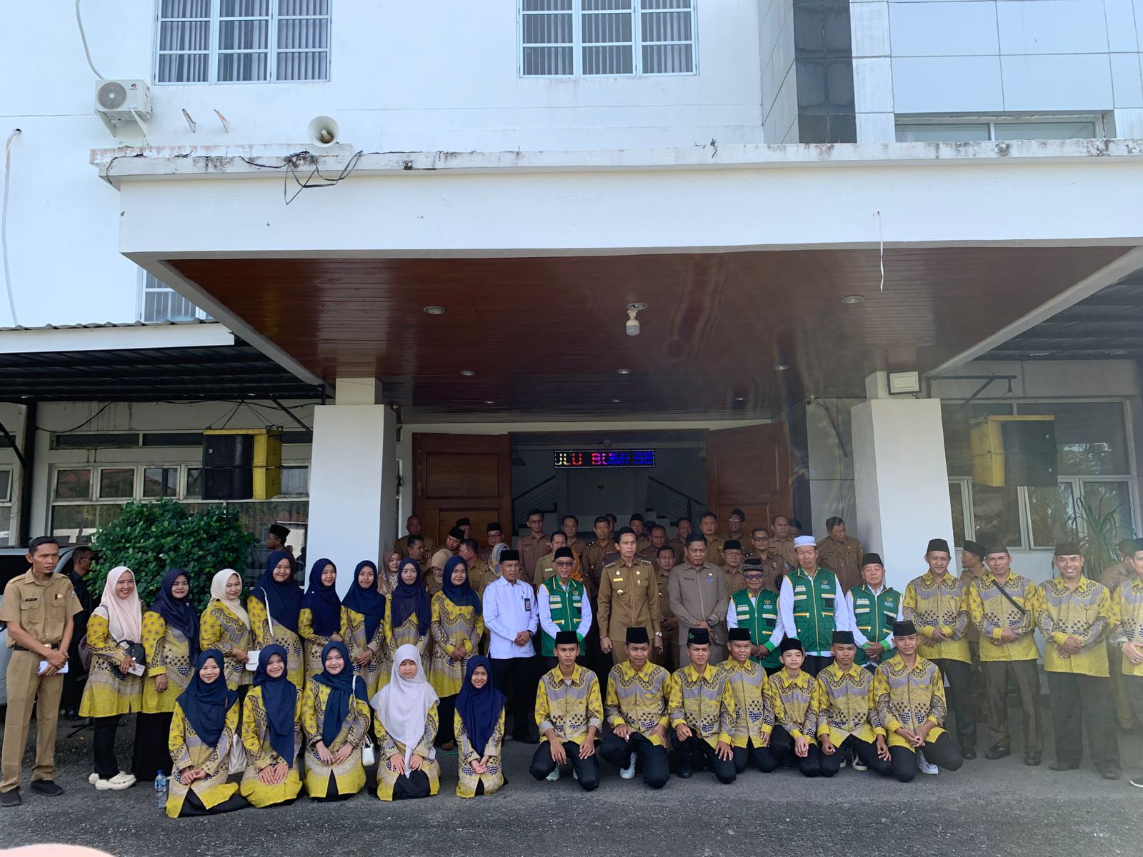 Bupati Lepas 25 Kafilah ; Kaur Optimistis Raih Prestasi di MTQ XXXVII Bengkulu