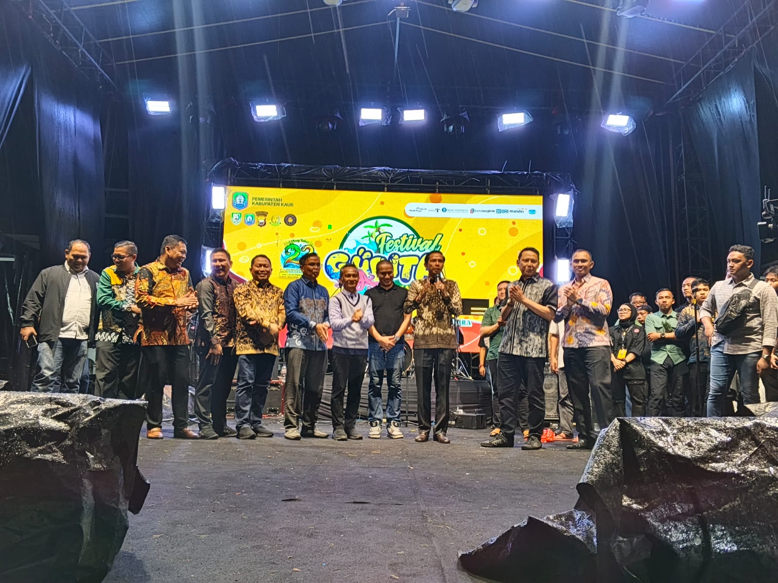 Malam Puncak Festival Gurita Meriah ; Ribuan Warga Padati Lapangan Merdeka Bintuhan